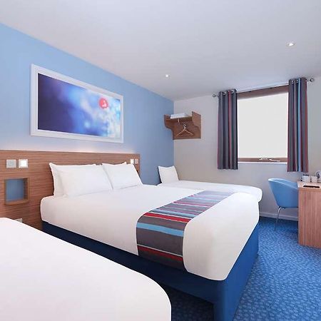 Travelodge Kingston Upon Thames Central Лондон Номер фото