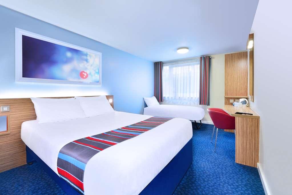 Travelodge Kingston Upon Thames Central Лондон Номер фото