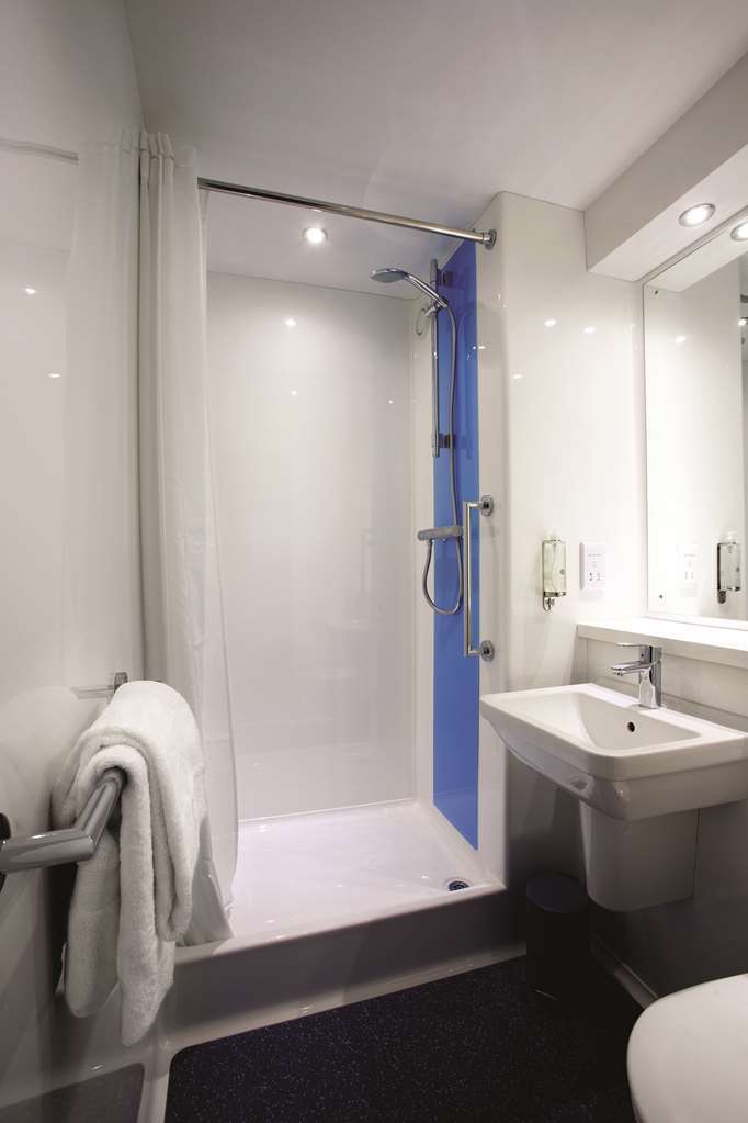 Travelodge Kingston Upon Thames Central Лондон Номер фото