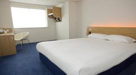 Travelodge Kingston Upon Thames Central Лондон Номер фото