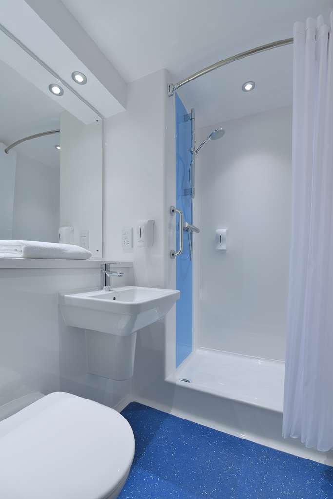 Travelodge Kingston Upon Thames Central Лондон Номер фото