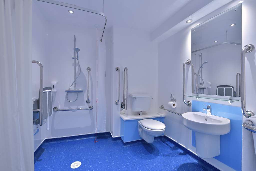 Travelodge Kingston Upon Thames Central Лондон Номер фото